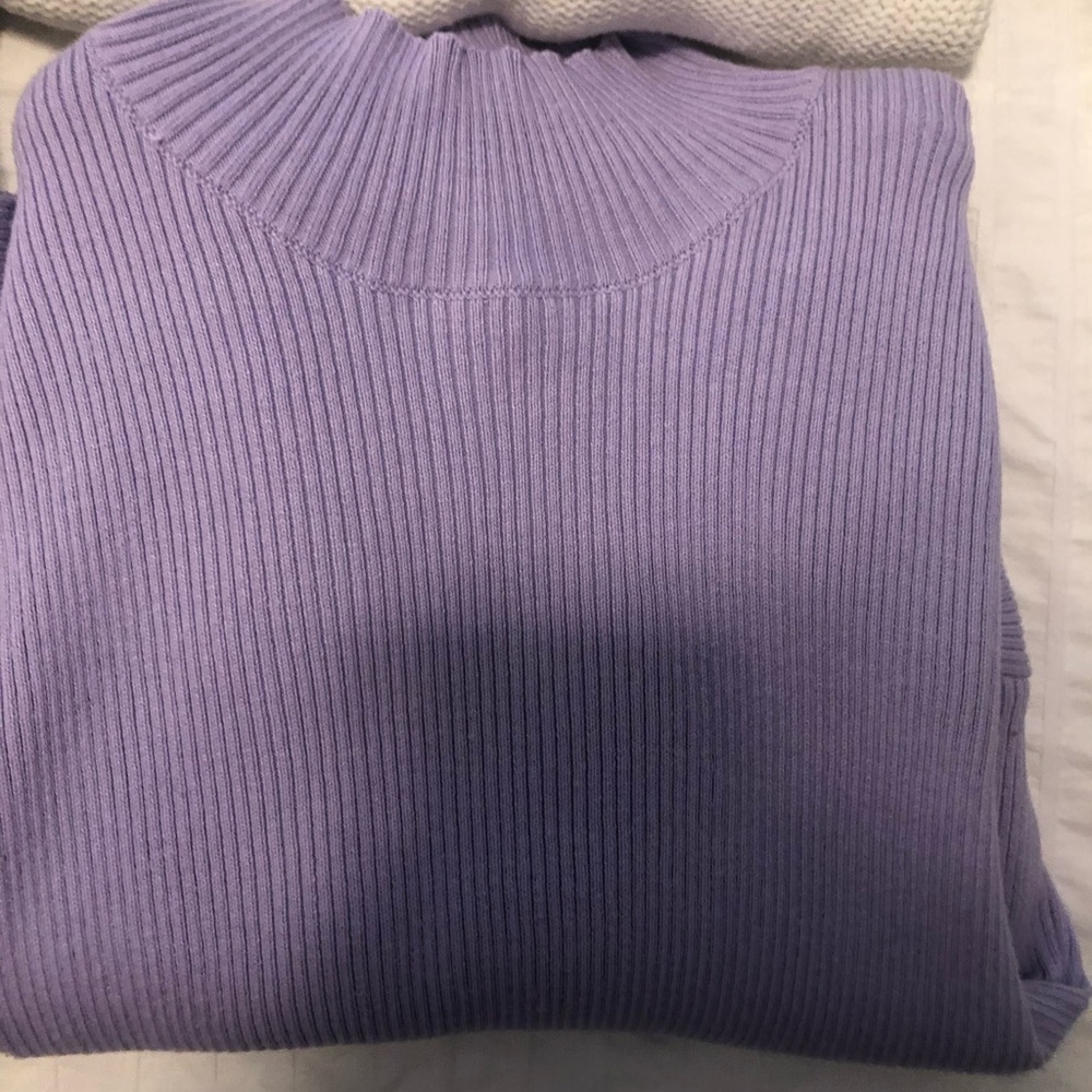 Sweatshirts🤍 - Picture 3 of 9